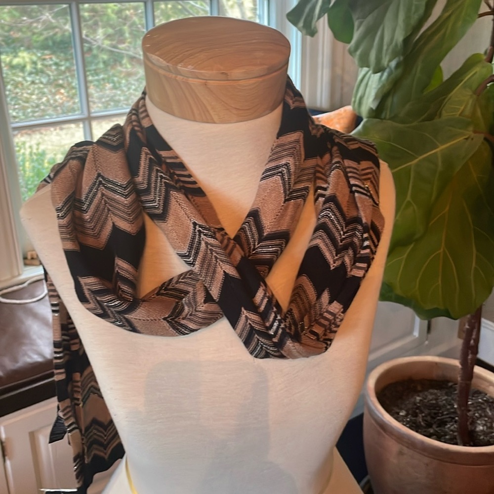Inc narrow scarf   NWT